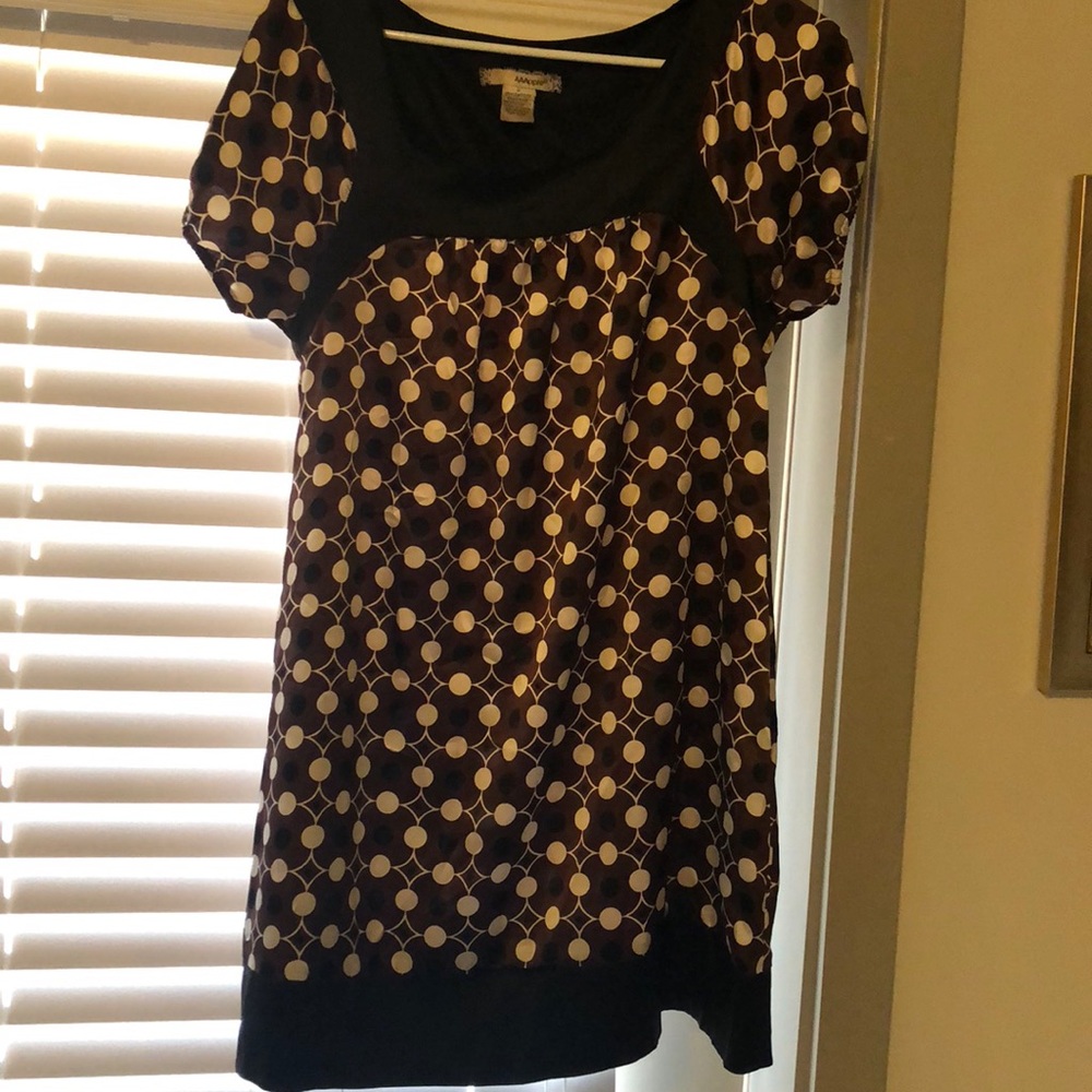 Medium silk black and white dress.